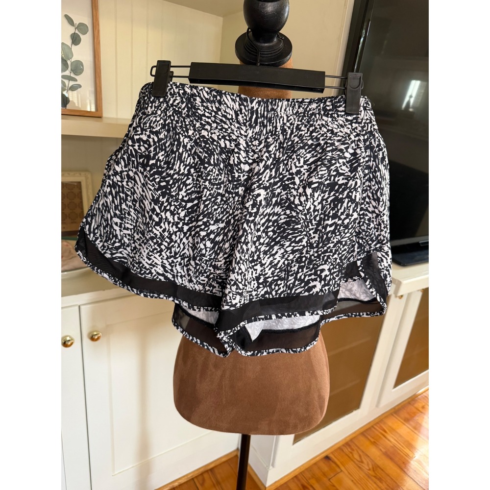 Athleta Printed Mesh Racer Run Short 4 Black White Abstract Print Large